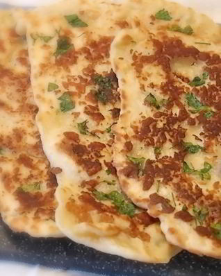 Лепешки наан с сыром и зеленью
