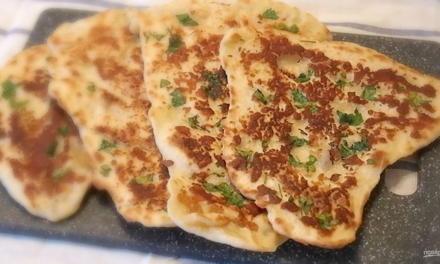 Рецепт лепешек наан с сыром и зеленью