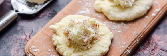 лепешки с адыгейским сыром на сковороде