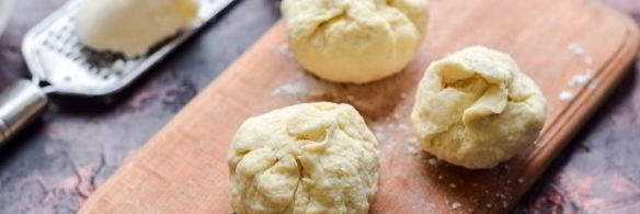 лепешки с адыгейским сыром на сковороде