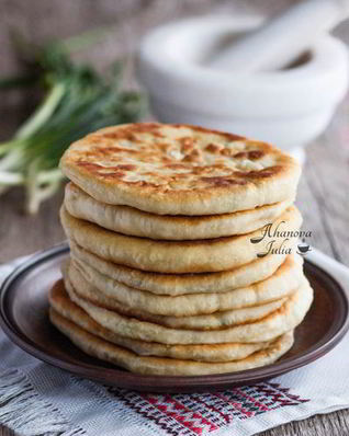Лепешки с брынзой и не только