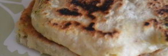 лепешки с горохово-чесночной начинкой