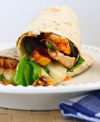 Лепешки с курицей, шпинатом и сыром Бри