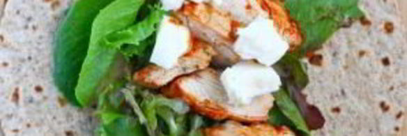 лепешки с курицей, шпинатом и сыром бри