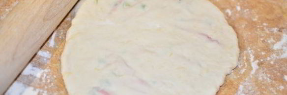 лепешки с сыром и колбасой на сковороде