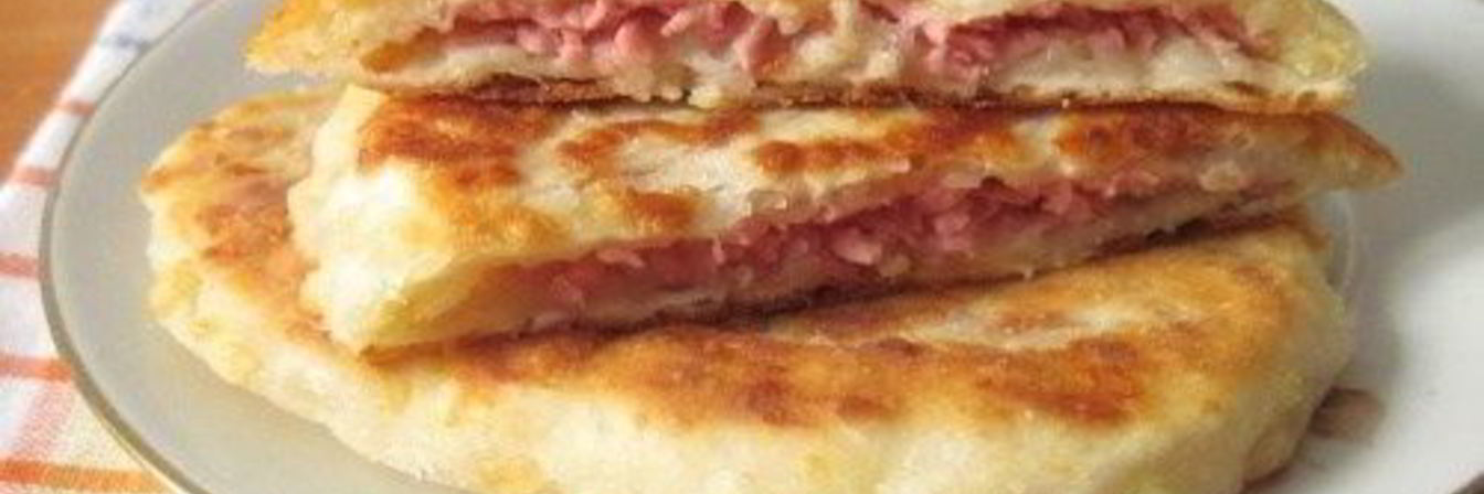 Лепешки с сыром и ветчиной