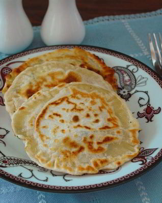 Лепешки с творогом и зеленью