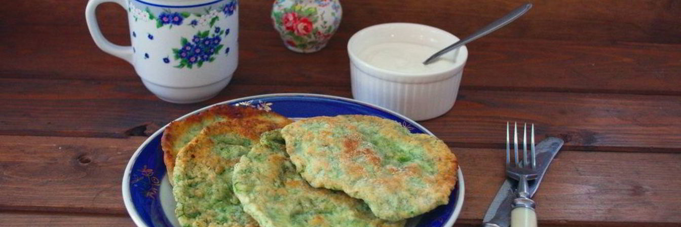 Лепешки с зеленью на сковороде