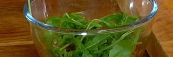 пита с моцареллой, руколой и помидорами