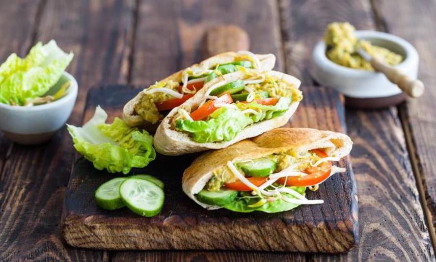 Рецепт питы с намазкой из нута и свежими овощами