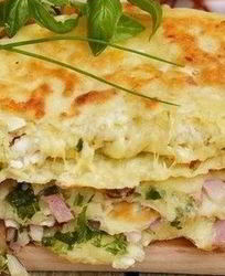 Сырные лепешки с копченой грудинкой