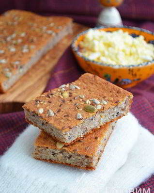 Ячменная лепешка с яичным маслом