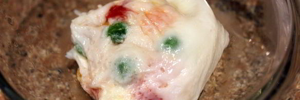 яйцо с овощами и лепешками