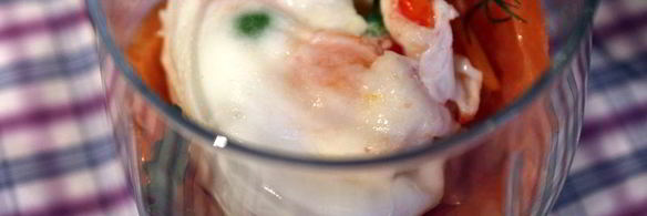 яйцо с овощами и лепешками