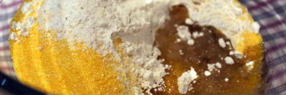 яйцо с овощами и лепешками