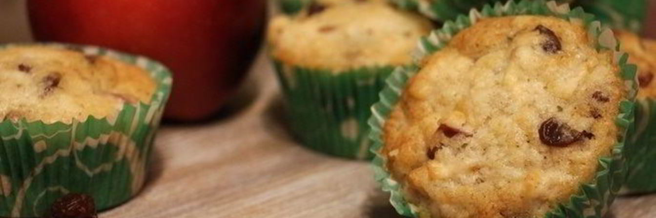 Ароматные маффины с яблоками и изюмом