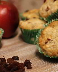 Ароматные маффины с яблоками и изюмом