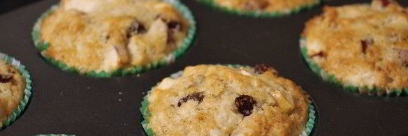 ароматные маффины с яблоками и изюмом