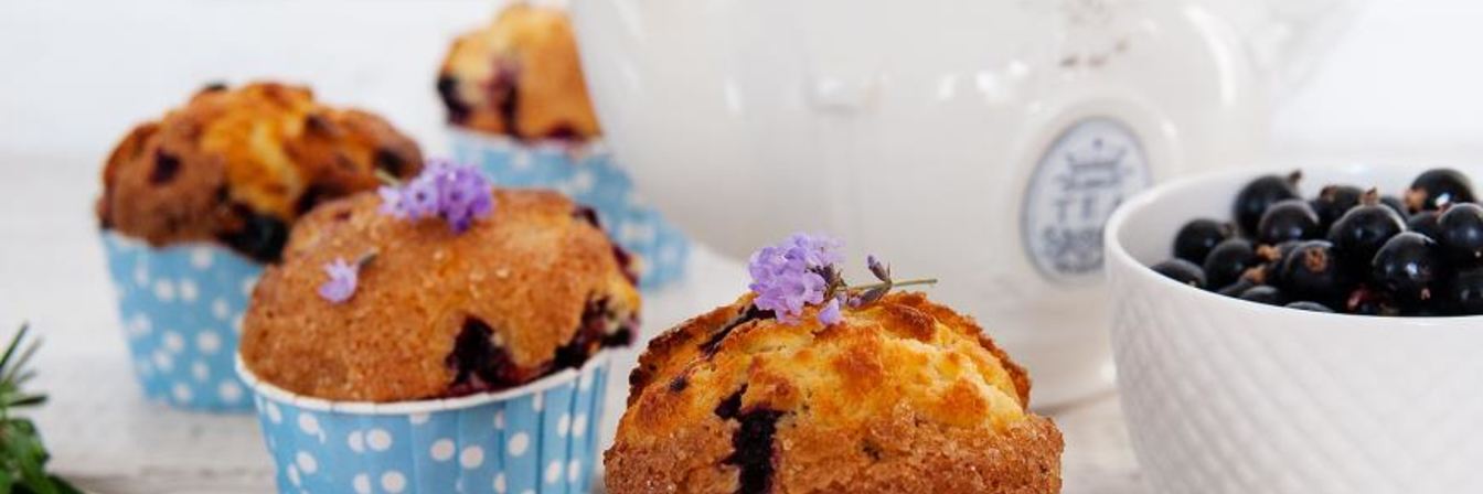 Маффины с черной смородиной и лавандой