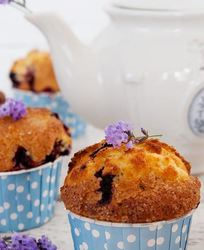 Маффины с черной смородиной и лавандой