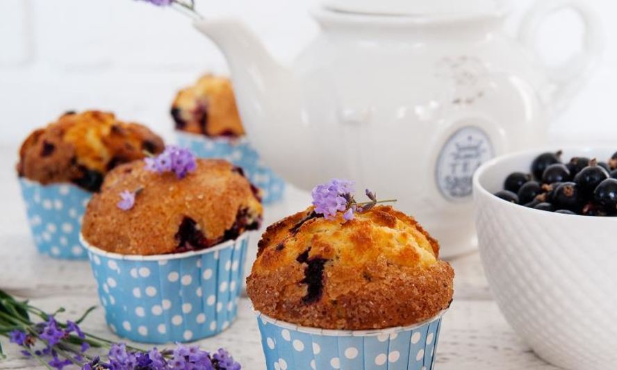 Рецепт маффинов с черной смородиной и лавандой