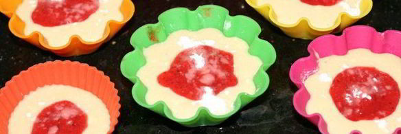 маффины с клубничным пюре