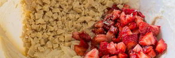 маффины с клубникой и белым шоколадом