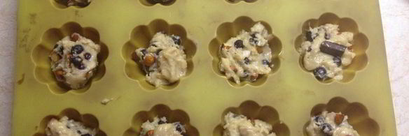 маффины с миндалем и черной смородиной