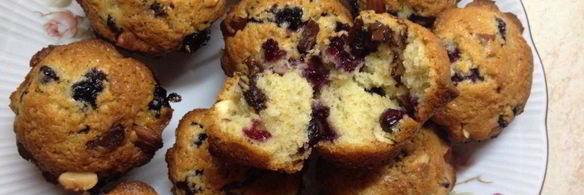 маффины с миндалем и черной смородиной
