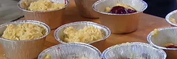 малиновые маффины