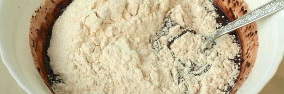 шоколадные маффины с малиной