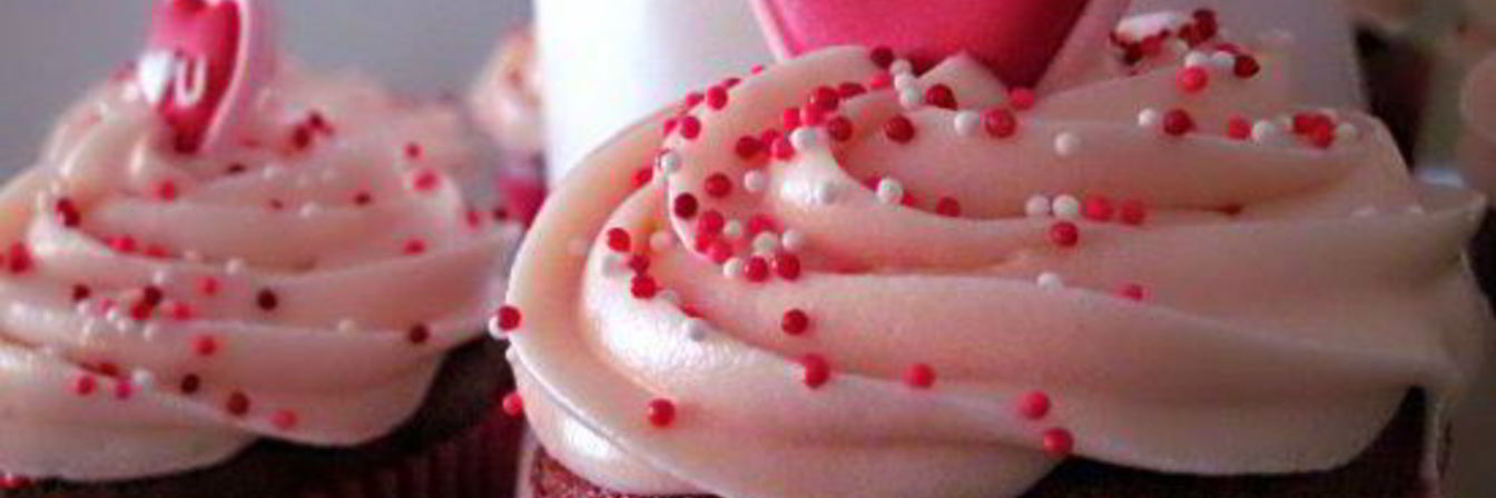 Шоколадные маффины со сливочной глазурью