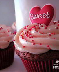 Шоколадные маффины со сливочной глазурью