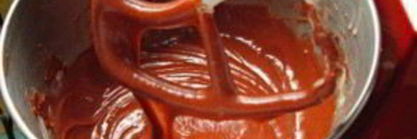 шоколадные маффины со сливочной глазурью