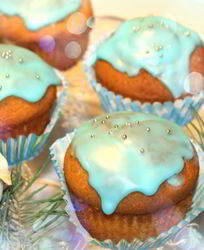 Сливочные маффины с лавандой и марципаном