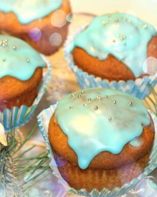 Сливочные маффины с лавандой и марципаном