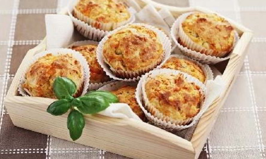 Рецепт сытных маффинов с ветчиной и сыром