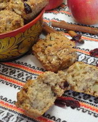 Яблочные маффины с вишней