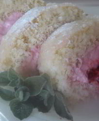 Мини-швейцарские рулетики с малиной