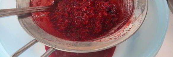 мини-швейцарские рулетики с малиной