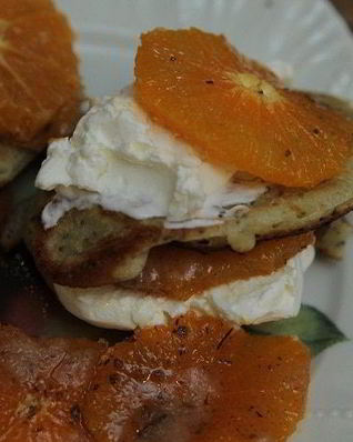 Ароматные оладьи с маком и мандаринами