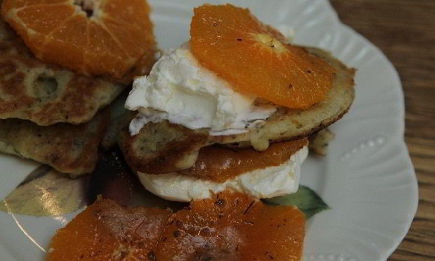 Рецепт ароматных оладий с маком и мандаринами