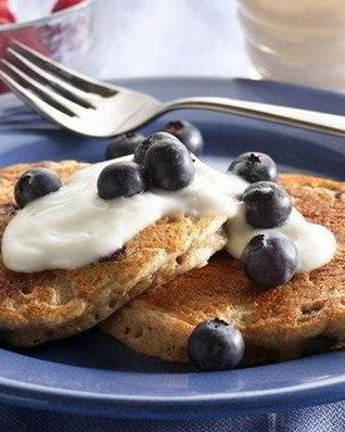 Диетические оладьи из хлопьев и черники