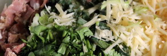 кабачковые оладьи с сыром, беконом и мятой