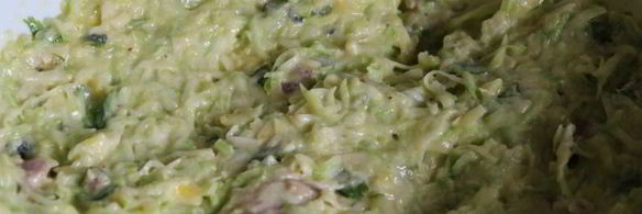 кабачковые оладьи с сыром, беконом и мятой