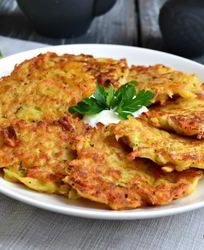 Картофельные оладьи с яблоком