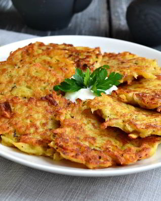 Картофельные оладьи с яблоком