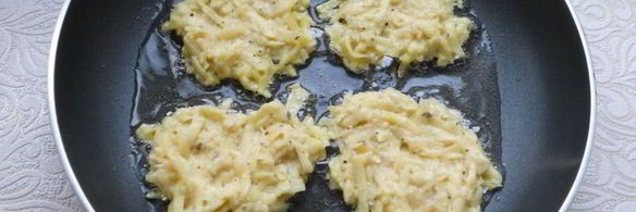 картофельные оладьи с яблоком