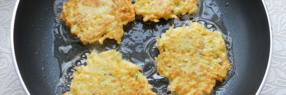 картофельные оладьи с яблоком