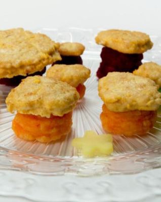 Куриные оладушки-грибочки с разноцветным пюре